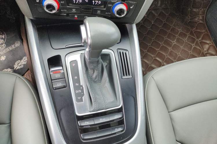 Used Audi Q5 2015 40 TFSI Technology Edition Gear Lever