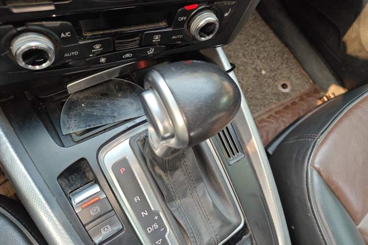 Used Audi Q5 2015 40 TFSI Technology Edition Gear Lever