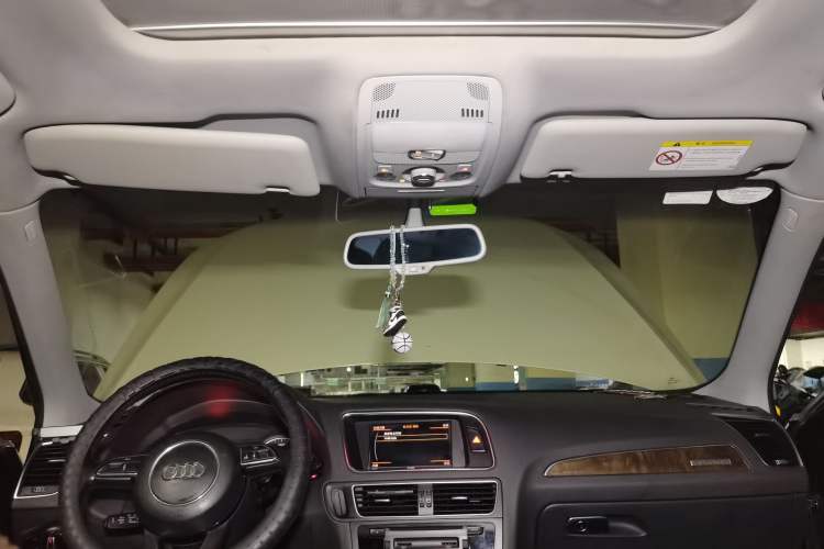 Used Audi Q5 2015 40 TFSI Comfort Model Headliner