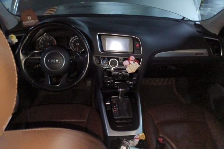 Used Audi Q5 2015 40 TFSI Technology Edition Interior 2