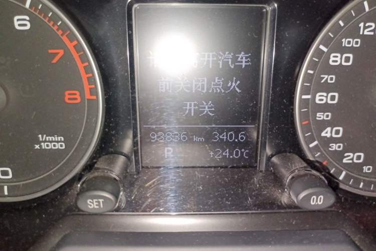 Used Audi Q5 2015 40 TFSI Technology Edition Odometer Close Up