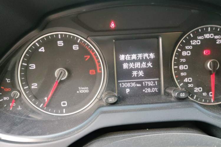 Used Audi Q5 2015 40 TFSI Trendy Edition Odometer Close Up