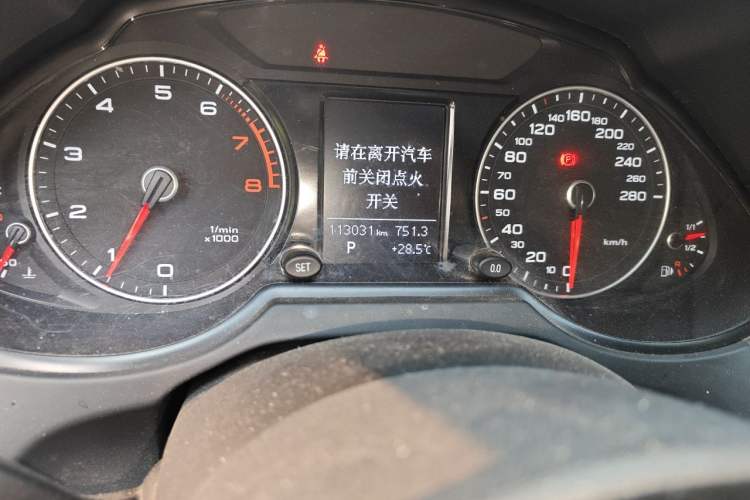 Used Audi Q5 2015 40 TFSI Technology Edition Odometer Close Up
