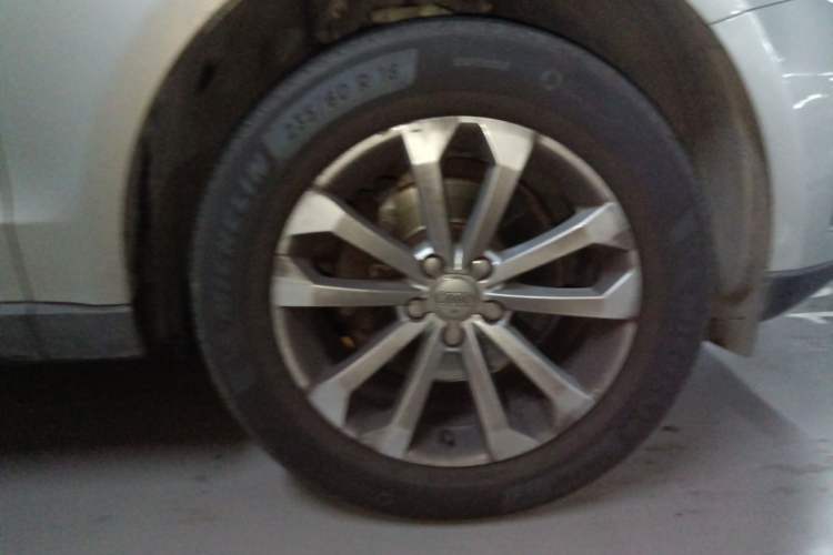 Used Audi Q5 2015 40 TFSI Technology Edition Right Front Wheel Hub