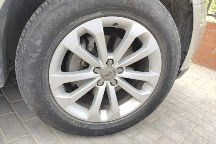 Used Audi Q5 2015 40 TFSI Technology Edition Right Front Wheel Hub