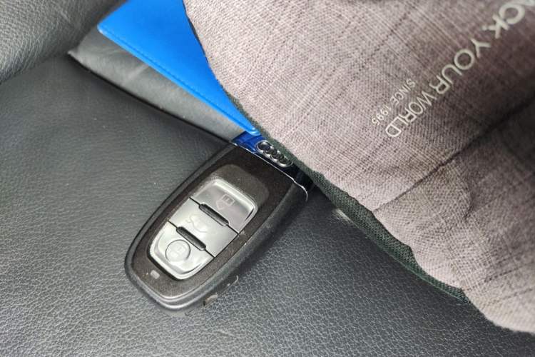 Used Audi Q5 2015 40 TFSI Comfort Model Vehicle Key