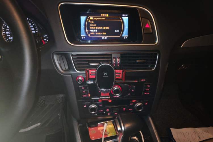Used Audi Q5 2016 40 TFSI Technology Edition Audio And AC Panel