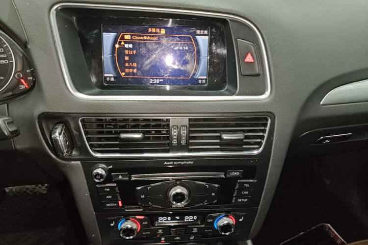 Used Audi Q5 2016 40 TFSI Technology Edition Audio And AC Panel