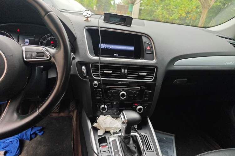 Used Audi Q5 2016 40 TFSI Technology Edition Audio And AC Panel