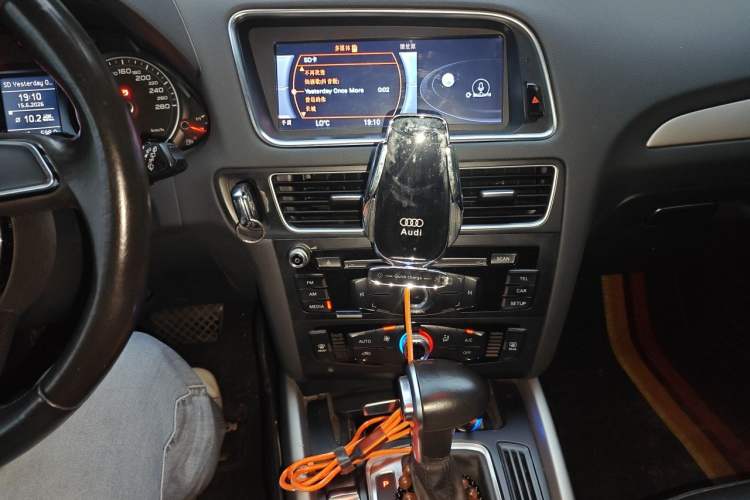 Used Audi Q5 2016 40 TFSI Trendy Edition Audio And AC Panel