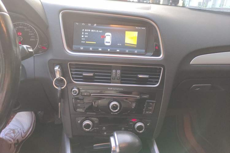 Used Audi Q5 2016 40 TFSI Technology Edition Audio And AC Panel