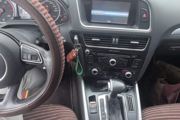 Used Audi Q5 2016 40 TFSI Technology Edition Audio And AC Panel