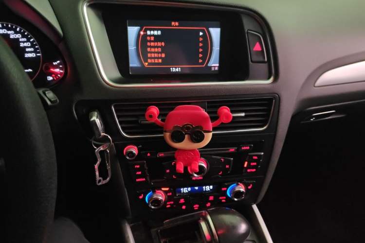 Used Audi Q5 2016 40 TFSI Technology Edition Audio And AC Panel