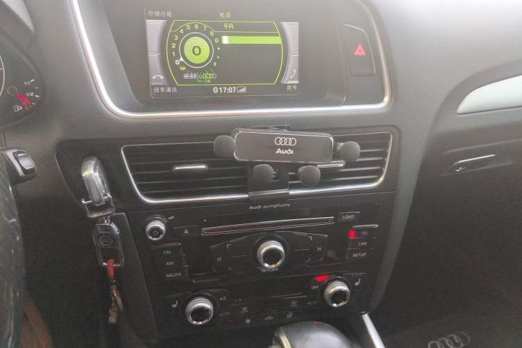Used Audi Q5 2016 40 TFSI Technology Edition Audio And AC Panel