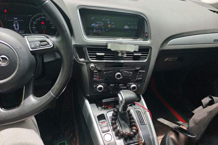 Used Audi Q5 2016 40 TFSI Technology Edition Audio And AC Panel