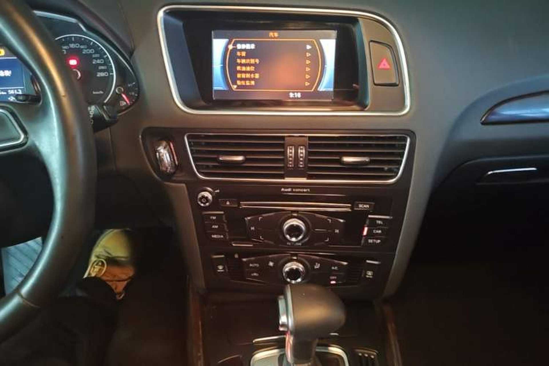 Used Audi Q5 2016 40 TFSI Trendy Edition Audio And AC Panel