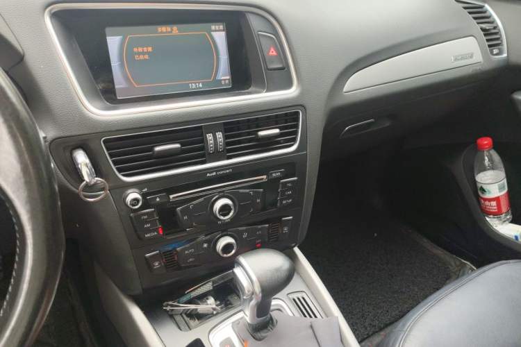 Used Audi Q5 2016 40 TFSI Trendy Edition Audio And AC Panel