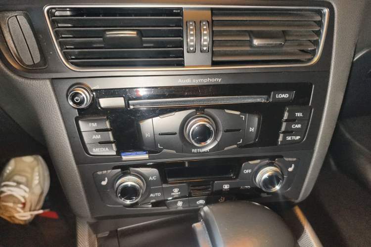 Used Audi Q5 2016 40 TFSI Technology Edition Audio And AC Panel