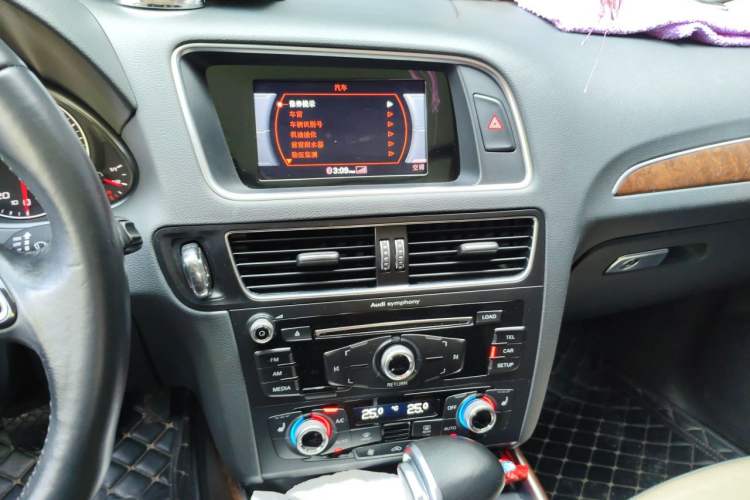 Used Audi Q5 2016 40 TFSI Technology Edition Audio And AC Panel