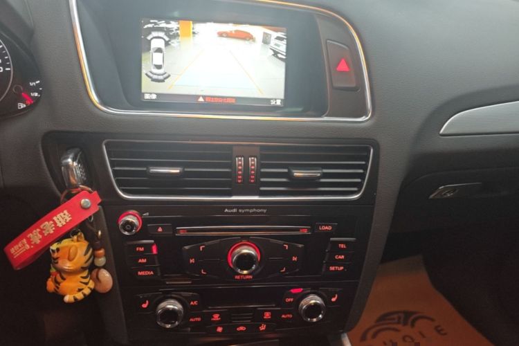 Used Audi Q5 2016 40 TFSI Technology Edition Audio And AC Panel