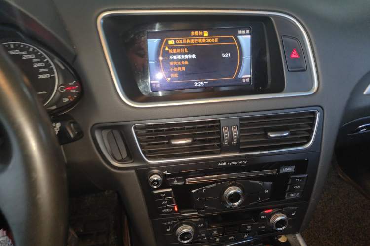 Used Audi Q5 2016 40 TFSI Comfort Model Audio And AC Panel