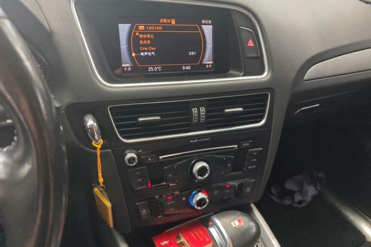 Used Audi Q5 2016 40 TFSI Trendy Edition Audio And AC Panel