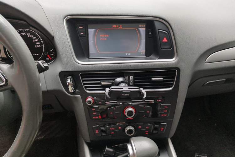 Used Audi Q5 2016 40 TFSI Trendy Edition Audio And AC Panel