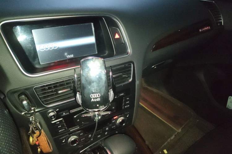 Used Audi Q5 2016 40 TFSI Technology Edition Audio And AC Panel
