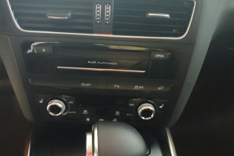 Used Audi Q5 2016 40 TFSI Comfort Model Audio And AC Panel