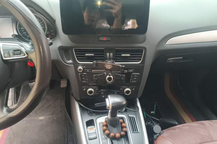 Used Audi Q5 2016 40 TFSI Technology Edition Audio And AC Panel