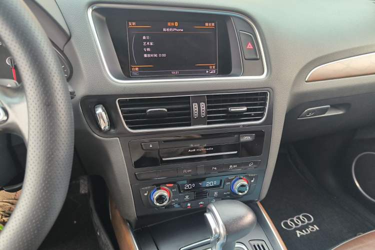 Used Audi Q5 2016 40 TFSI Technology Edition Audio And AC Panel