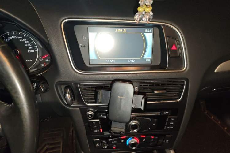 Used Audi Q5 2016 40 TFSI Trendy Edition Audio And AC Panel