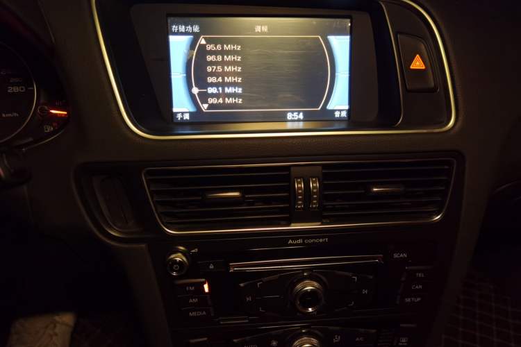 Used Audi Q5 2016 40 TFSI Trendy Edition Audio And AC Panel