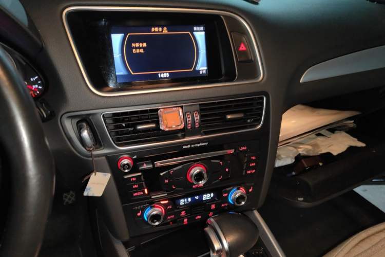 Used Audi Q5 2016 40 TFSI Technology Edition Audio And AC Panel