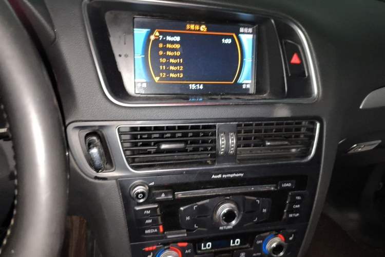 Used Audi Q5 2016 40 TFSI Technology Edition Audio And AC Panel