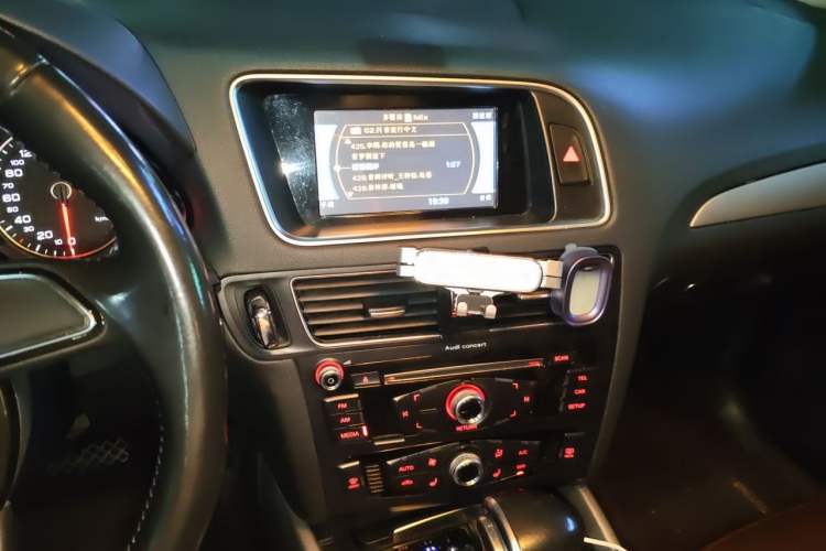 Used Audi Q5 2016 40 TFSI Trendy Edition Audio And AC Panel