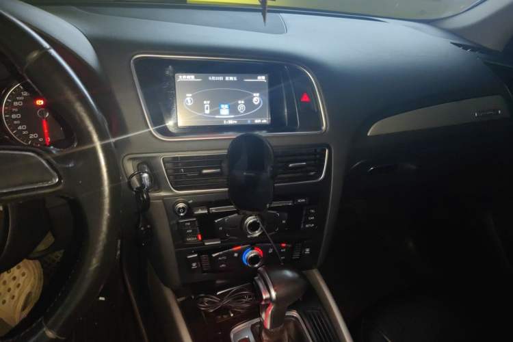 Used Audi Q5 2016 40 TFSI Trendy Edition Audio And AC Panel
