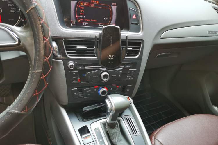 Used Audi Q5 2016 40 TFSI Trendy Edition Audio And AC Panel