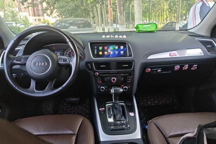Used Audi Q5 2016 40 TFSI Technology Edition Center Console