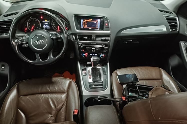 Used Audi Q5 2016 40 TFSI Technology Edition Center Console