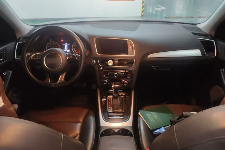 Used Audi Q5 2016 40 TFSI Technology Edition Center Console
