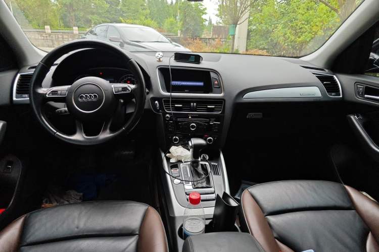 Used Audi Q5 2016 40 TFSI Technology Edition Center Console