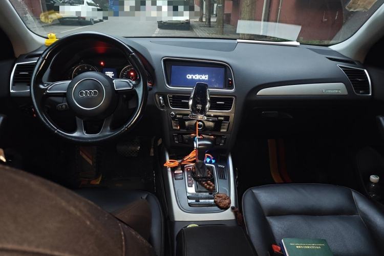 Used Audi Q5 2016 40 TFSI Trendy Edition Center Console