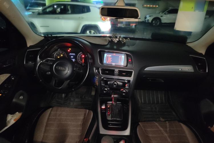 Used Audi Q5 2016 40 TFSI Technology Edition Center Console