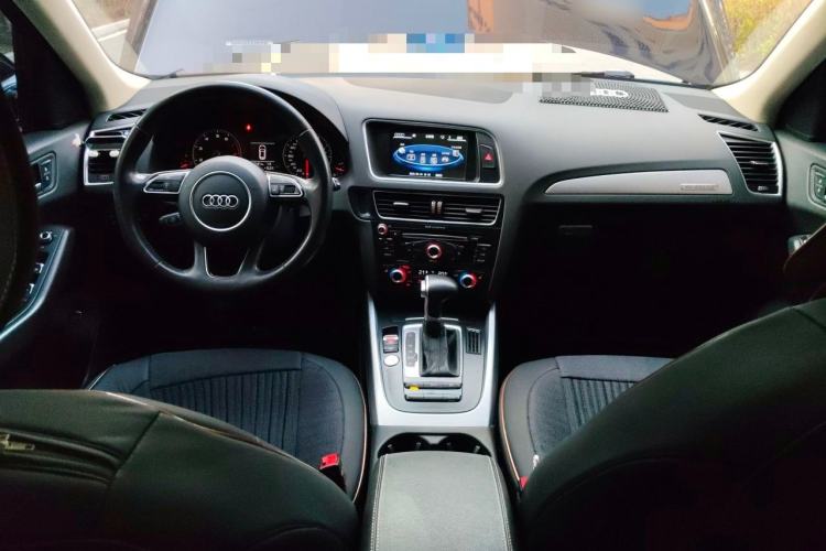 Used Audi Q5 2016 40 TFSI Technology Edition Center Console