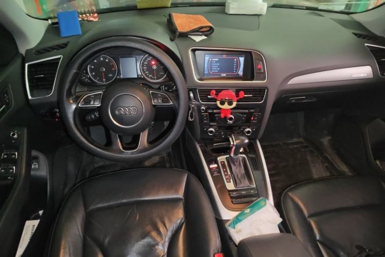Used Audi Q5 2016 40 TFSI Technology Edition Center Console