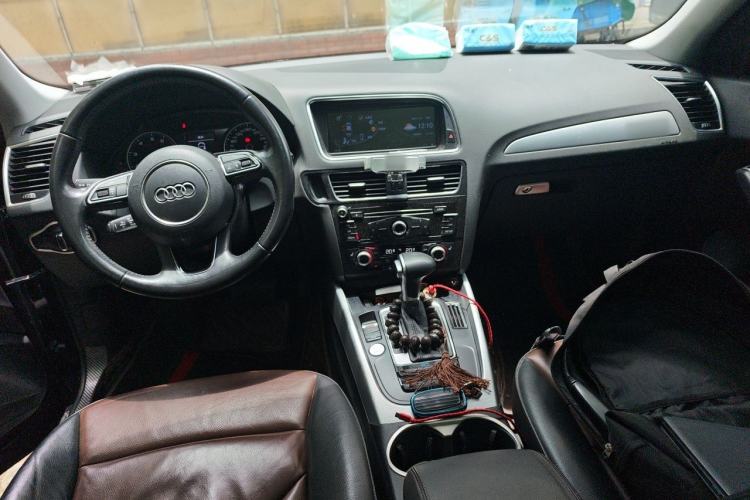 Used Audi Q5 2016 40 TFSI Technology Edition Center Console