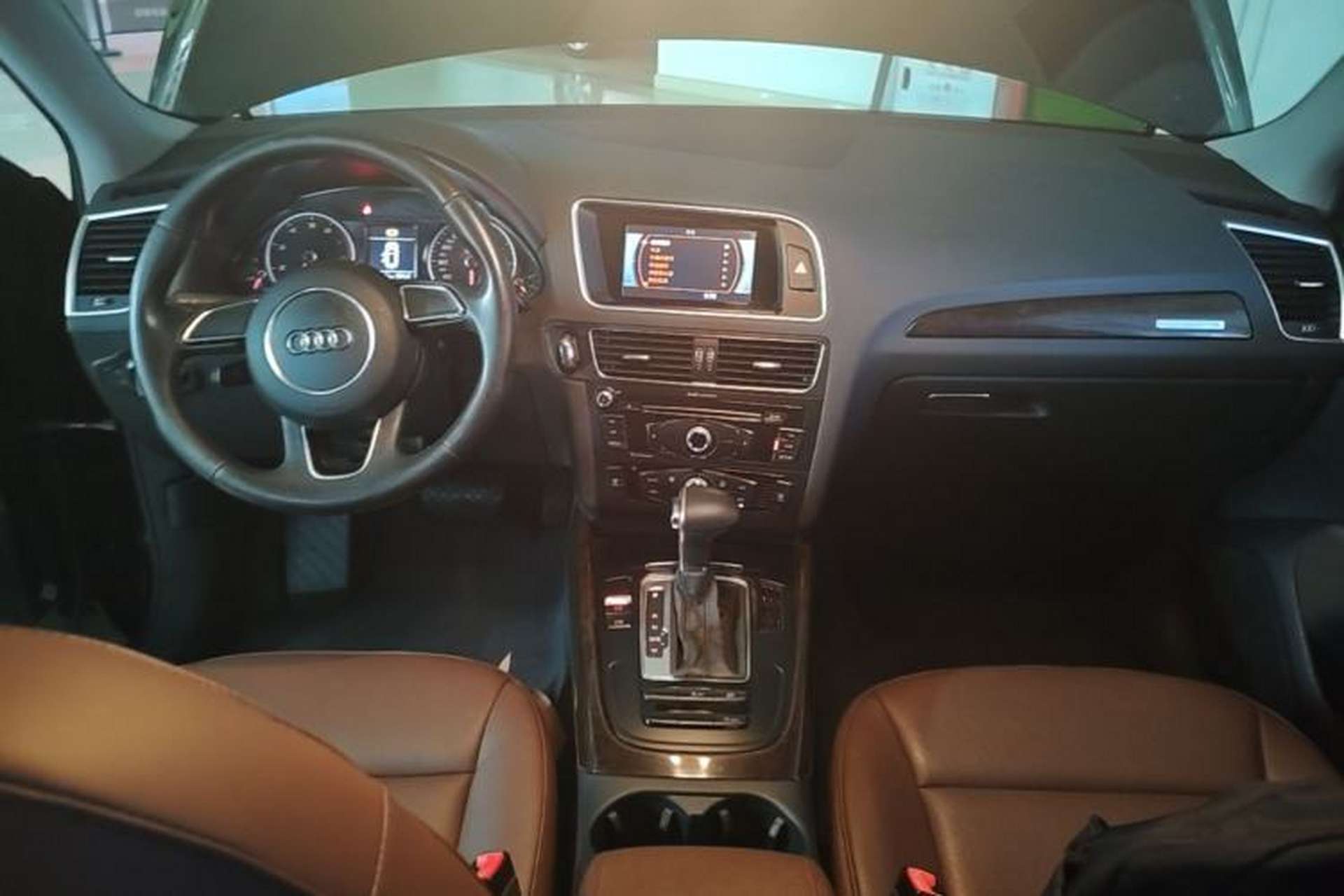 Used Audi Q5 2016 40 TFSI Trendy Edition Center Console