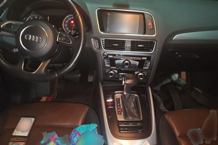 Used Audi Q5 2016 40 TFSI Technology Edition Center Console