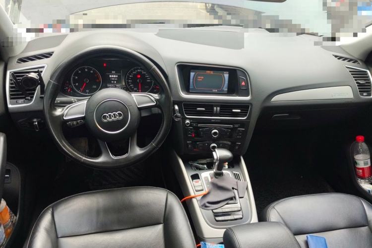 Used Audi Q5 2016 40 TFSI Trendy Edition Center Console